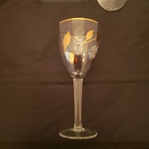 GOLD LEAF TRIMED WINE GLASSES VINTAGE